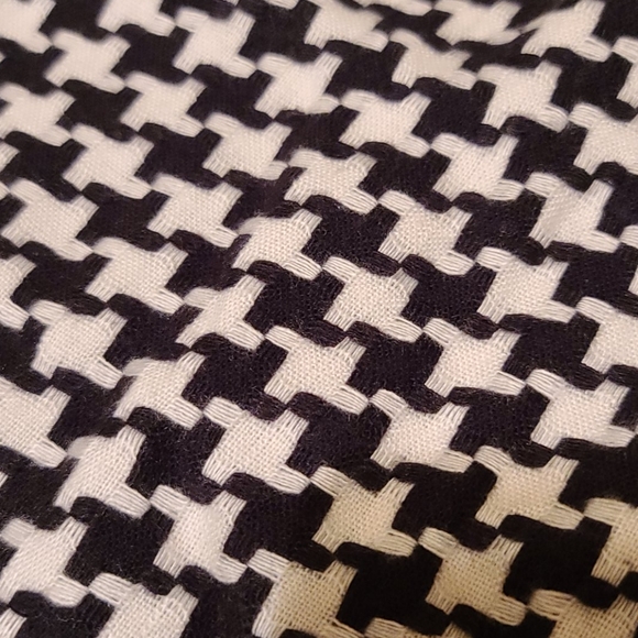 NWT houndstooth scarf - Picture 2 of 6